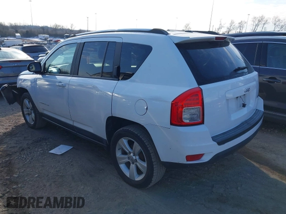 2011 Jeep Compass with VIN 1J4NT1FA2BD239588, listed as a IAAI auction lot 41324431 with 190,116 mi miles. Bid and sale history available at carsss.com. Image 3.