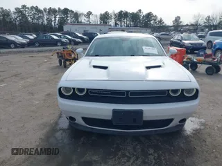 2016 Dodge Challenger SXT z VIN 2C3CDZAG6GH263508, wystawiony jako IAAI lot #41587297 z przebiegiem 119 114 mil mil oraz . Historia ofert i sprzedaży dostępna na DreamBid. Obrazek 12.
