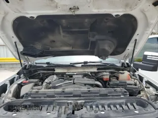 2020 GMC Sierra 2500HD Denali z VIN 1GT49REY5LF210606, wystawiony jako Copart lot #54699795 z przebiegiem 43 009 mil mil oraz Czysty tytuł • Clean title. Historia ofert i sprzedaży dostępna na DreamBid. Obrazek 11.