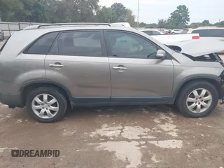 2011 Kia Sorento LX with VIN 5XYKT4A22BG149224, listed as a IAAI auction lot 40252333 with 183,619 mi miles. Bid and sale history available at carsss.com. Image 14.