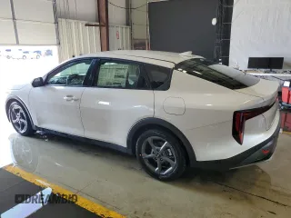 2025 Kia K4 LXS with VIN 3KPFT4DE8SE019663, listed as a Copart auction lot 44309335 with 19 mi miles and Salvage Title. Bid and sale history available at carsss.com. Image 2.