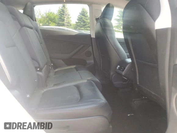 2024 Tesla Model Y Long Range z VIN 7SAYGAEE8RF211702, wystawiony jako Copart lot #58569035 z przebiegiem 8 797 mil mil oraz Szkoda całkowita • Salvage title. Historia ofert i sprzedaży dostępna na DreamBid. Obrazek 10.