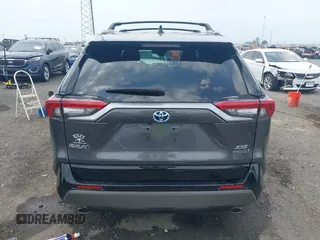 2021 Toyota RAV4 Hybrid XSE z VIN 4T3E6RFV7MU062914, wystawiony jako IAAI lot #42285928 z przebiegiem 46 639 mil mil oraz . Historia ofert i sprzedaży dostępna na DreamBid. Obrazek 17.