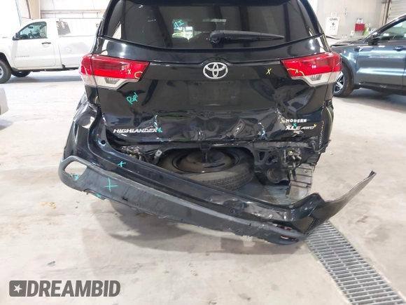 2017 Toyota Highlander XLE with VIN 5TDJZRFH6HS444309, listed as a IAAI auction lot 42640086 with 54,179 mi miles and . Bid and sale history available at DreamBid. Image 6.