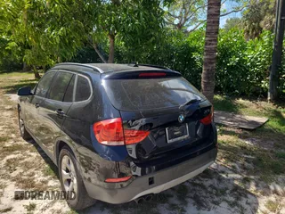 2014 BMW X1 sDrive28i z VIN WBAVM1C58EVW47891, wystawiony jako Copart lot #54916005 z przebiegiem 120 000 mil mil oraz Czysty tytuł • Clean title. Historia ofert i sprzedaży dostępna na DreamBid. Obrazek 3.