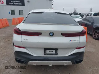 2021 BMW X6 M50i z VIN 5UXCY8C01M9E51506, wystawiony jako IAAI lot #41538726 z przebiegiem Nie podano mil oraz . Historia ofert i sprzedaży dostępna na DreamBid. Obrazek 16.