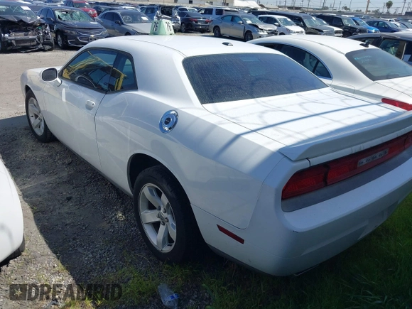 2013 Dodge Challenger SXT z VIN 2C3CDYAG8DH569468, wystawiony jako IAAI lot #41792206 z przebiegiem 161 439 mil mil oraz . Historia ofert i sprzedaży dostępna na DreamBid. Obrazek 3.