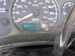 2001 Chevrolet Tahoe LT with VIN 1GNEC13T71R212889, listed as a IAAI auction lot 41917362 with 224,406 mi miles. Bid and sale history available at carsss.com. Image 7.