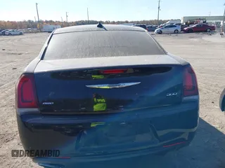 2016 Chrysler 300 S z VIN 2C3CCAGG1GH152537, wystawiony jako IAAI lot #37898509 z przebiegiem Nie podano mil oraz . Historia ofert i sprzedaży dostępna na DreamBid. Obrazek 16.