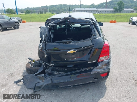 2022 Chevrolet Trax LS with VIN KL7CJNSM8NB550157, listed as a IAAI auction lot 39952108 with 17,287 mi miles. Bid and sale history available at carsss.com. Image 16.