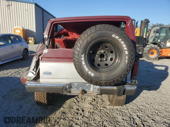 1988 Ford Bronco z VIN 1FMCU14T3JUD16266, wystawiony jako Copart lot #77365034 z przebiegiem 81 445 mil mil oraz Szkoda całkowita • Salvage title. Historia ofert i sprzedaży dostępna na DreamBid. Obrazek 6.