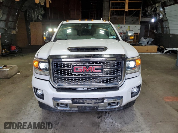 2019 GMC Sierra 3500HD Denali z VIN 1GT42WEY6KF250694, wystawiony jako Copart lot #50035115 z przebiegiem 59 735 mil mil oraz Szkody całkowita. Historia ofert i sprzedaży dostępna na DreamBid. Obrazek 5.