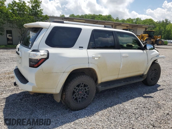 2021 Toyota 4Runner SR5 z VIN JTEMU5JRXM5915622, wystawiony jako Copart lot #56334495 z przebiegiem 109 774 mil mil oraz Szkoda całkowita • Salvage title. Historia ofert i sprzedaży dostępna na DreamBid. Obrazek 3.