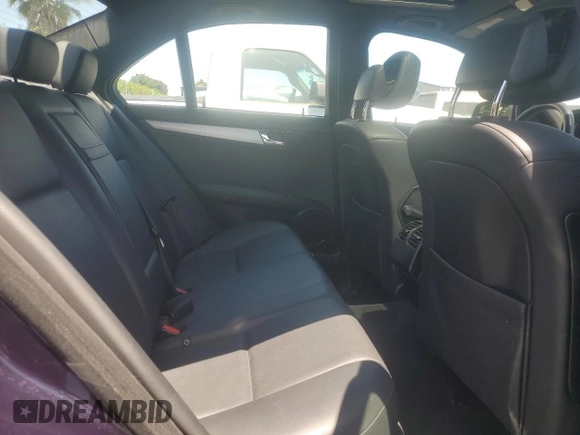 2008 Mercedes-Benz C 300 Sport z VIN WDDGF54X88F055375, wystawiony jako Copart lot #57657925 z przebiegiem 87 558 mil mil oraz Szkoda całkowita • Salvage title. Historia ofert i sprzedaży dostępna na DreamBid. Obrazek 10.