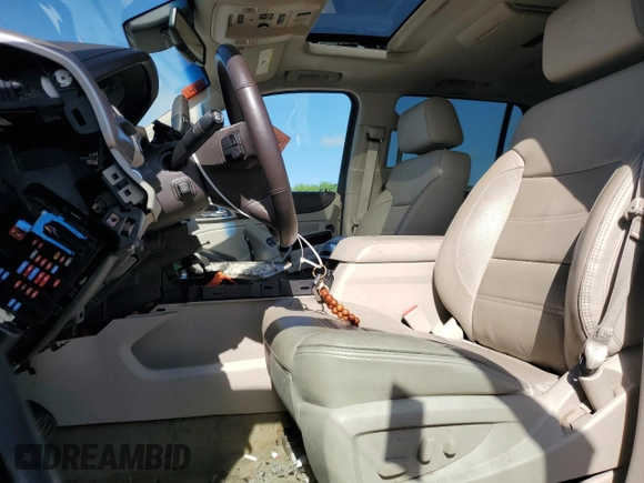 2015 GMC Yukon Denali z VIN 1GKS2CKJ9FR622342, wystawiony jako Copart lot #53671555 z przebiegiem Nie podano mil oraz Czysty tytuł • Clean title. Historia ofert i sprzedaży dostępna na DreamBid. Obrazek 7.