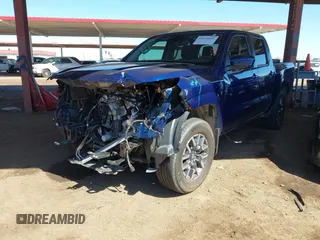 2022 Nissan Frontier SV z VIN 1N6ED1EK0NN654126, wystawiony jako IAAI lot #41850051 z przebiegiem 27 479 mil mil oraz . Historia ofert i sprzedaży dostępna na DreamBid. Obrazek 2.