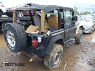 1995 Jeep Wrangler S z VIN 1J4FY19P8SP310099, wystawiony jako IAAI lot #42254030 z przebiegiem 123 739 mil mil oraz . Historia ofert i sprzedaży dostępna na DreamBid. Obrazek 4.
