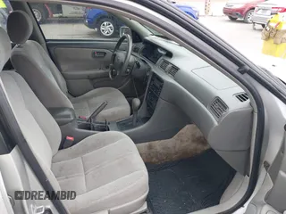 2001 Toyota Camry LE z VIN 4T1BF22K61U126600, wystawiony jako IAAI lot #42175093 z przebiegiem 294 276 mil mil oraz . Historia ofert i sprzedaży dostępna na DreamBid. Obrazek 5.