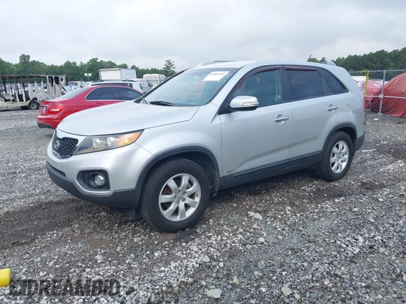 2013 Kia Sorento LX with VIN 5XYKTDA20DG347612, listed as a IAAI auction lot 42809304 with 115,452 mi miles and . Bid and sale history available at DreamBid. Image 2.