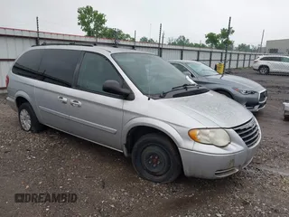 2005 Chrysler Town & Country LX with VIN 2C4GP44R35R152152, listed as a IAAI auction lot 42190551 with 128,239 mi miles and . Bid and sale history available at DreamBid. Image 1.