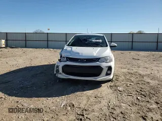 2018 Chevrolet Sonic LT z VIN 1G1JD6SH0J4131575, wystawiony jako Copart lot #86982344 z przebiegiem 81 862 mil mil oraz Szkoda całkowita • Salvage title. Historia ofert i sprzedaży dostępna na DreamBid. Obrazek 10.