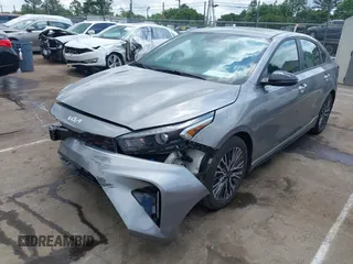 2023 Kia Forte GT-Line z VIN 3KPF54AD3PE641178, wystawiony jako IAAI lot #42114495 z przebiegiem 14 032 mil mil oraz . Historia ofert i sprzedaży dostępna na DreamBid. Obrazek 2.