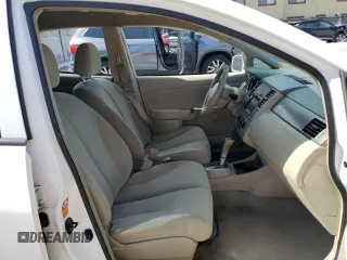 2009 Nissan Versa SL z VIN 3N1BC13E39L430248, wystawiony jako Copart lot #57956395 z przebiegiem 95 340 mil mil oraz Szkoda całkowita • Salvage title. Historia ofert i sprzedaży dostępna na DreamBid. Obrazek 7.