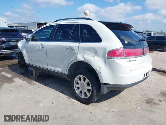 2009 Lincoln MKX with VIN 2LMDU68CX9BJ07222, listed as a IAAI auction lot 40805784 with 198,043 mi miles. Bid and sale history available at carsss.com. Image 3.