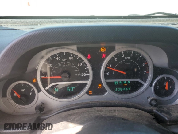 2008 Jeep Wrangler Unlimited Sahara with VIN 1J4GA59158L550576, listed as a Copart auction lot 53095565 with 208,434 mi miles and Salvage Title. Bid and sale history available at DreamBid. Image 9.