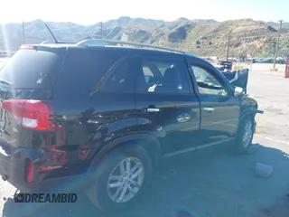 2014 Kia Sorento LX с VIN 5XYKT3A62EG455941, выставлен на аукционе IAAI как лот 42138589 с пробегом Не указан миль и . История ставок и продаж доступна на DreamBid. Изображение 13.