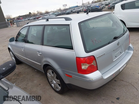 2005 Volkswagen Passat z VIN WVWCD63B55E132974, wystawiony jako IAAI lot #41755346 z przebiegiem 68 295 mil mil oraz . Historia ofert i sprzedaży dostępna na DreamBid. Obrazek 3.