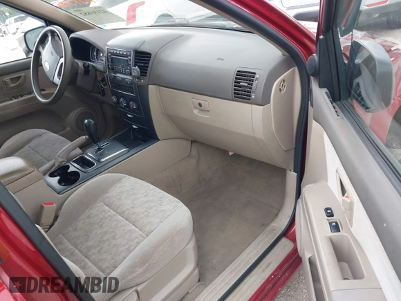 2008 Kia Sorento LX z VIN KNDJC735485819264, wystawiony jako IAAI lot #42193882 z przebiegiem 165 377 mil mil oraz . Historia ofert i sprzedaży dostępna na DreamBid. Obrazek 5.