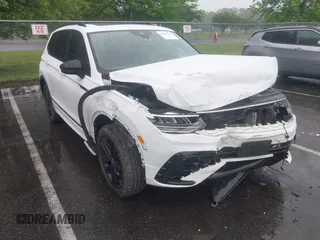 2022 Volkswagen Tiguan SE R-Line Black with VIN 3VV8B7AX6NM027050, listed as a IAAI auction lot 42463714 with 45,303 mi miles and . Bid and sale history available at DreamBid. Image 1.