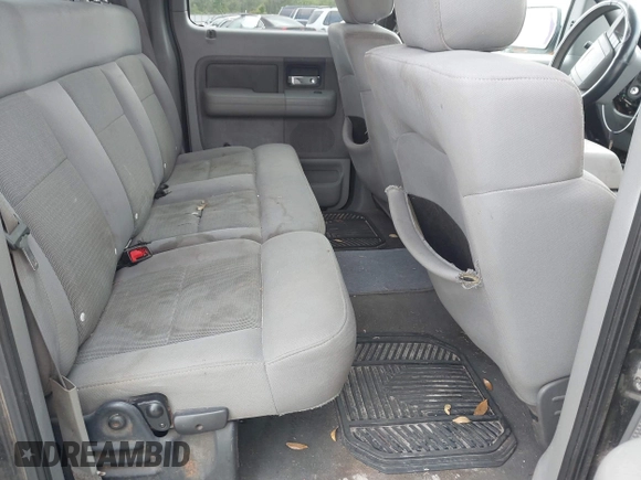 2004 Ford F-150 XLT with VIN 1FTRW12W64KC60197, listed as a IAAI auction lot 41952125 with 282,657 mi miles. Bid and sale history available at carsss.com. Image 8.