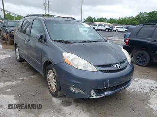 2008 Toyota Sienna XLE z VIN 5TDZK22C98S158737, wystawiony jako IAAI lot #42500044 z przebiegiem 205 092 mil mil oraz . Historia ofert i sprzedaży dostępna na DreamBid. Obrazek 1.