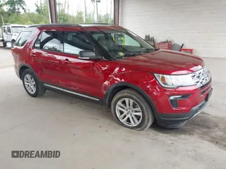 2019 Ford Explorer XLT z VIN 1FM5K8D80KGA61174, wystawiony jako IAAI lot #42608946 z przebiegiem 71 668 mil mil oraz . Historia ofert i sprzedaży dostępna na DreamBid. Obrazek 1.