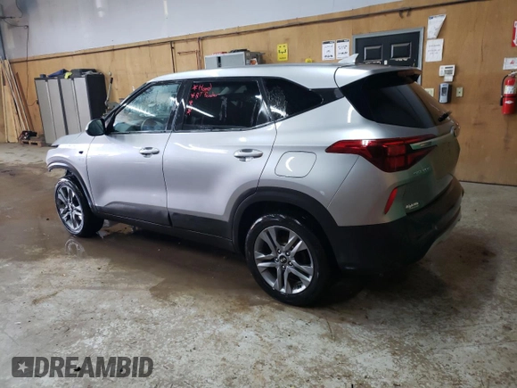 2021 Kia Seltos LX z VIN KNDEPCAA0M7044622, wystawiony jako Copart lot #53963425 z przebiegiem 94 248 mil mil oraz Szkoda całkowita • Salvage title. Historia ofert i sprzedaży dostępna na DreamBid. Obrazek 2.