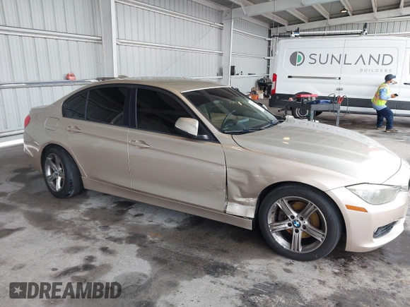 2013 BMW 3 Series 328i z VIN WBA3C1C51DK105056, wystawiony jako IAAI lot #42243999 z przebiegiem 92 659 mil mil oraz . Historia ofert i sprzedaży dostępna na DreamBid. Obrazek 6.