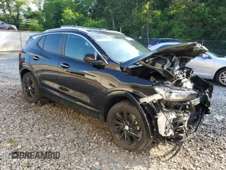 2023 Buick Encore GX Select z VIN KL4MMESL9PB055582, wystawiony jako Copart lot #62452115 z przebiegiem 30 207 mil mil oraz Szkoda całkowita • Salvage title. Historia ofert i sprzedaży dostępna na DreamBid. Obrazek 4.