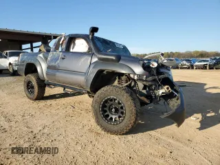 2015 Toyota Tacoma z VIN 5TFUX4EN6FX030970, wystawiony jako Copart lot #50354015 z przebiegiem Nie podano mil oraz Szkoda całkowita • Salvage title. Historia ofert i sprzedaży dostępna na DreamBid. Obrazek 4.