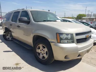 2007 Chevrolet Suburban LT with VIN 3GNFC16JX7G133370, listed as a IAAI auction lot 41823107 with 246,261 mi miles. Bid and sale history available at carsss.com. Image 1.