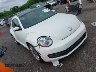 2013 Volkswagen Beetle 2.5L с VIN 3VWJP7AT8DM666427, выставлен на аукционе IAAI как лот 42351089 с пробегом 121 659 миль миль и . История ставок и продаж доступна на DreamBid. Изображение 1.