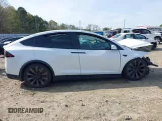 2022 Tesla Model X Plaid z VIN 7SAXCBE6XNF340704, wystawiony jako IAAI lot #41928524 z przebiegiem Nie podano mil oraz . Historia ofert i sprzedaży dostępna na DreamBid. Obrazek 13.