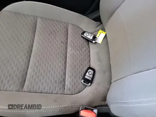 2022 Ford Escape SE z VIN 1FMCU0G61NUB33373, wystawiony jako IAAI lot #42791529 z przebiegiem 56 067 mil mil oraz . Historia ofert i sprzedaży dostępna na DreamBid. Obrazek 2.