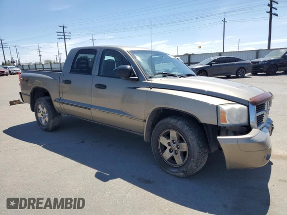 2006 Dodge Dakota SLT z VIN 1D7HW48NX6S709353, wystawiony jako Copart lot #58043225 z przebiegiem 222 008 mil mil oraz Szkoda całkowita • Salvage title. Historia ofert i sprzedaży dostępna na DreamBid. Obrazek 4.