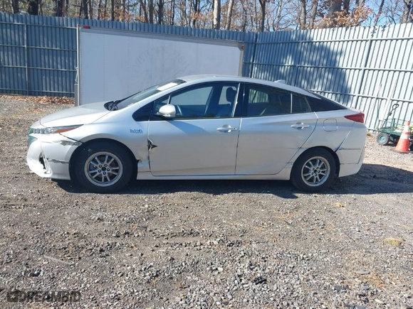 2017 Toyota Prius Prime Plus with VIN JTDKARFP8H3051190, listed as a IAAI auction lot 41736930 with NaN miles. Bid and sale history available at carsss.com. Image 14.