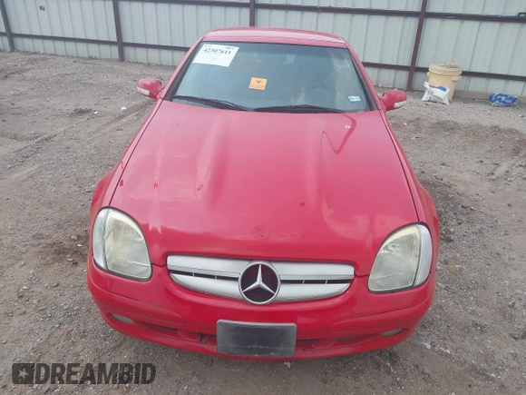 2001 Mercedes-Benz SLK 230/320 z VIN WDBKK65F31F223603, wystawiony jako IAAI lot #42307611 z przebiegiem 136 357 mil mil oraz . Historia ofert i sprzedaży dostępna na DreamBid. Obrazek 12.