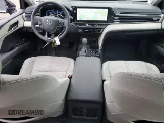 2025 Toyota Camry LE z VIN 4T1DAACKXSU554669, wystawiony jako Copart lot #55768925 z przebiegiem 1 830 mil mil oraz Szkoda całkowita • Salvage title. Historia ofert i sprzedaży dostępna na DreamBid. Obrazek 8.