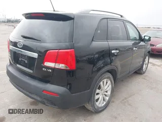 2011 Kia Sorento EX with VIN 5XYKUDA28BG064286, listed as a IAAI auction lot 41781709 with 288,395 mi miles. Bid and sale history available at carsss.com. Image 4.