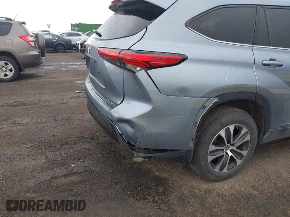 2022 Toyota Highlander XLE with VIN 5TDHZRBH6NS193727, listed as a IAAI auction lot 41841889 with 60,830 mi miles and . Bid and sale history available at DreamBid. Image 18.